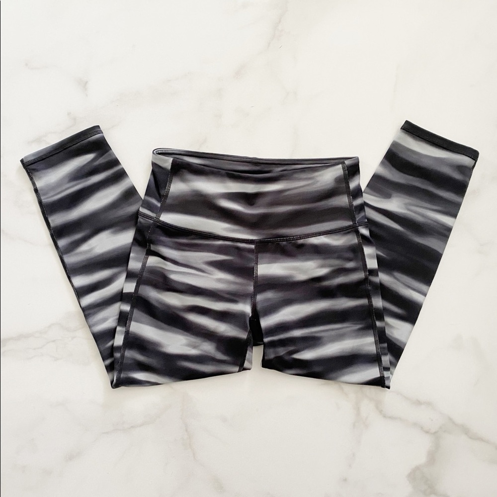 Athleta Patterned Cropped Leggings